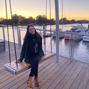 Meet your Posher, Gabriela